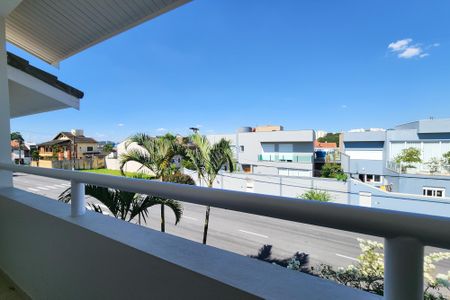 Casa à venda com 447m², 4 quartos e 4 vagas Casa à venda com 447m², 4 quartos e 4 vagasVista da Suíte 2