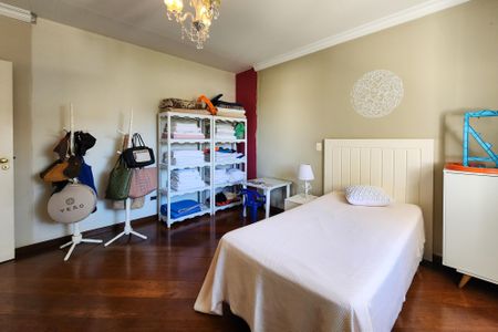 Casa à venda com 447m², 4 quartos e 4 vagas Casa à venda com 447m², 4 quartos e 4 vagasQuarto 2