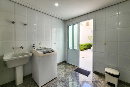 Casa à venda com 447m², 4 quartos e 4 vagas Casa à venda com 447m², 4 quartos e 4 vagasÁrea de Serviço