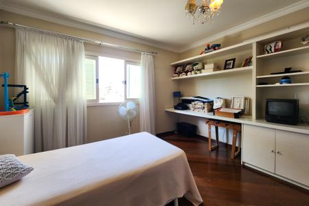 Casa à venda com 447m², 4 quartos e 4 vagas Casa à venda com 447m², 4 quartos e 4 vagasQuarto 2