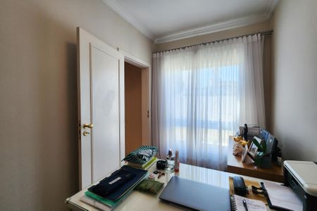 Casa à venda com 447m², 4 quartos e 4 vagas Casa à venda com 447m², 4 quartos e 4 vagasEscritório