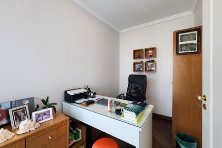 Casa à venda com 447m², 4 quartos e 4 vagas Casa à venda com 447m², 4 quartos e 4 vagasEscritório