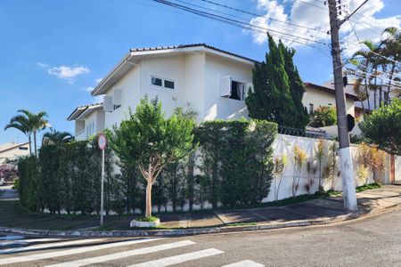Casa à venda com 447m², 4 quartos e 4 vagas Casa à venda com 447m², 4 quartos e 4 vagasFachada