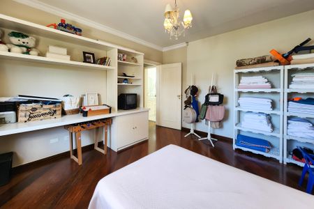 Casa à venda com 447m², 4 quartos e 4 vagas Casa à venda com 447m², 4 quartos e 4 vagasQuarto 2