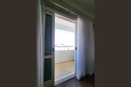 Casa à venda com 447m², 4 quartos e 4 vagas Casa à venda com 447m², 4 quartos e 4 vagasVaranda da Suíte 2