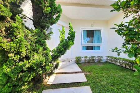 Casa à venda com 447m², 4 quartos e 4 vagas Casa à venda com 447m², 4 quartos e 4 vagasHall de Entrada