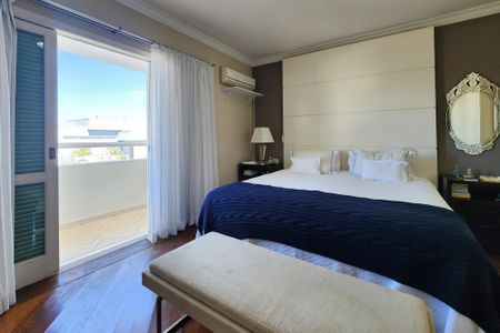 Casa à venda com 447m², 4 quartos e 4 vagas Casa à venda com 447m², 4 quartos e 4 vagasSuíte 2