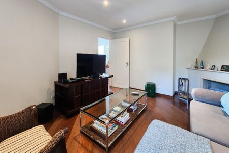 Casa à venda com 447m², 4 quartos e 4 vagas Casa à venda com 447m², 4 quartos e 4 vagasSala de TV