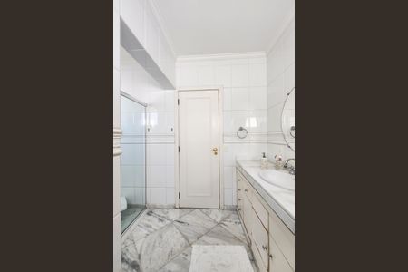 Casa à venda com 447m², 4 quartos e 4 vagas Casa à venda com 447m², 4 quartos e 4 vagasBanheiro