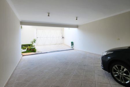 Casa à venda com 447m², 4 quartos e 4 vagas Casa à venda com 447m², 4 quartos e 4 vagasGaragem