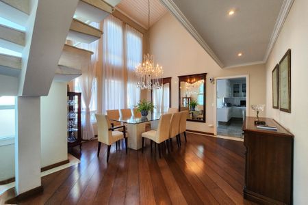Casa à venda com 447m², 4 quartos e 4 vagas Casa à venda com 447m², 4 quartos e 4 vagasSala de Jantar
