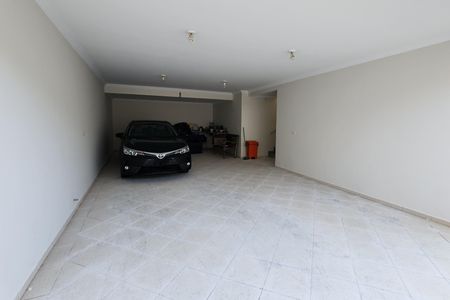 Casa à venda com 447m², 4 quartos e 4 vagas Casa à venda com 447m², 4 quartos e 4 vagasGaragem