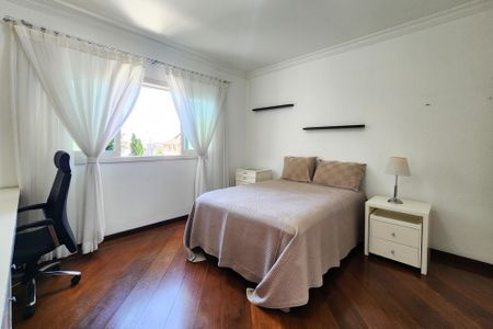 Casa à venda com 447m², 4 quartos e 4 vagas Casa à venda com 447m², 4 quartos e 4 vagasQuarto 1