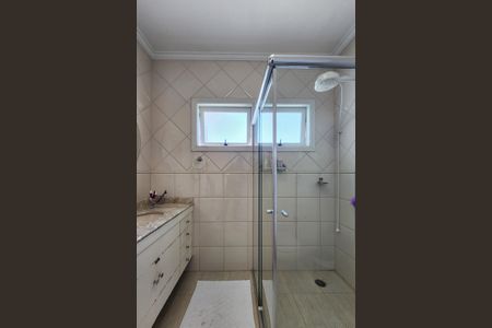 Casa à venda com 447m², 4 quartos e 4 vagas Casa à venda com 447m², 4 quartos e 4 vagasBanheiro da Suíte 1