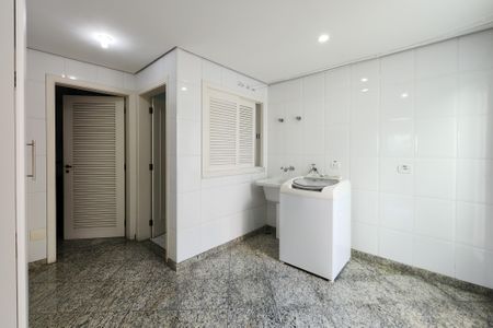 Casa à venda com 447m², 4 quartos e 4 vagas Casa à venda com 447m², 4 quartos e 4 vagasÁrea de Serviço