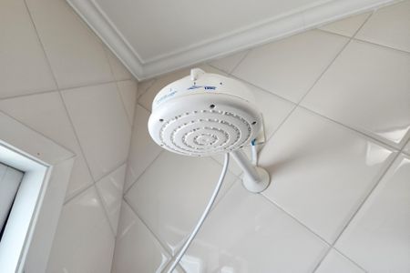 Casa à venda com 447m², 4 quartos e 4 vagas Casa à venda com 447m², 4 quartos e 4 vagasBanheiro da Suíte 1