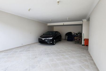 Casa à venda com 447m², 4 quartos e 4 vagas Casa à venda com 447m², 4 quartos e 4 vagasGaragem