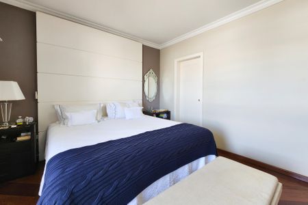 Casa à venda com 447m², 4 quartos e 4 vagas Casa à venda com 447m², 4 quartos e 4 vagasSuíte 2