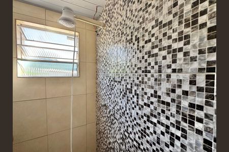 Casa à venda com 28m², 1 quarto e sem vaga Casa à venda com 28m², 1 quarto e sem vagaBanheiro social