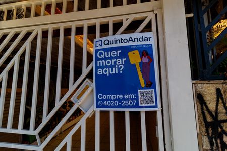 Casa à venda com 101m², 3 quartos e 1 vaga Casa à venda com 101m², 3 quartos e 1 vagaFachada e placa