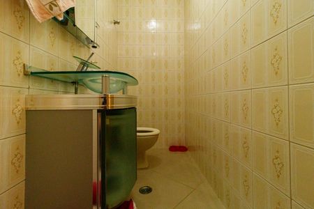 Casa à venda com 101m², 3 quartos e 1 vaga Casa à venda com 101m², 3 quartos e 1 vagaBanheiro