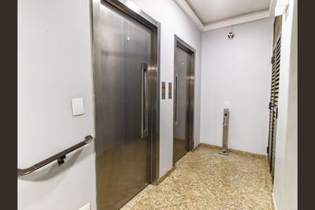 Apartamento à venda com 75m², 3 quartos e sem vagaÁrea comum
