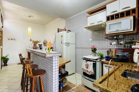 Casa à venda com 280m², 7 quartos e 5 vagas Casa à venda com 280m², 7 quartos e 5 vagasCozinha e Área de Serviço - Casa 1