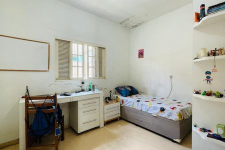 Casa à venda com 280m², 7 quartos e 5 vagas Casa à venda com 280m², 7 quartos e 5 vagasQuarto 3 - Casa 2