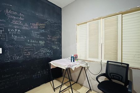 Casa à venda com 280m², 7 quartos e 5 vagas Casa à venda com 280m², 7 quartos e 5 vagasQuarto 4 - Casa 2