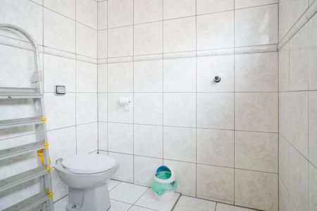 Casa à venda com 360m², 4 quartos e 6 vagasBanheiro da suíte 2