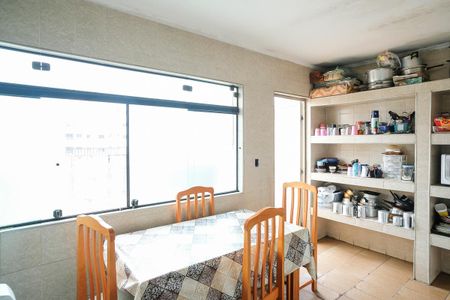 Casa à venda com 360m², 4 quartos e 6 vagasCozinha 2 e área de serviço