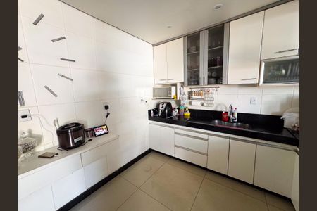 Casa à venda com 283m², 3 quartos e 2 vagasCozinha