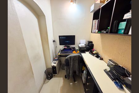 Casa à venda com 283m², 3 quartos e 2 vagasEscritório