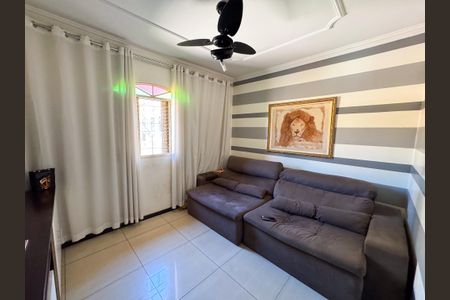 Casa à venda com 283m², 3 quartos e 2 vagasSala