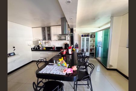 Casa à venda com 283m², 3 quartos e 2 vagasCozinha