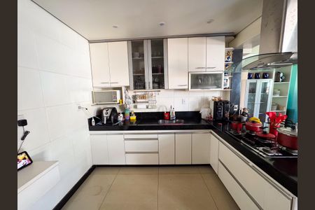 Casa à venda com 283m², 3 quartos e 2 vagasCozinha