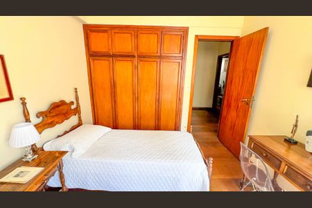 Apartamento à venda com 214m², 4 quartos e 2 vagasQuarto 4