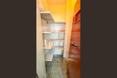 Apartamento à venda com 214m², 4 quartos e 2 vagasDespensa