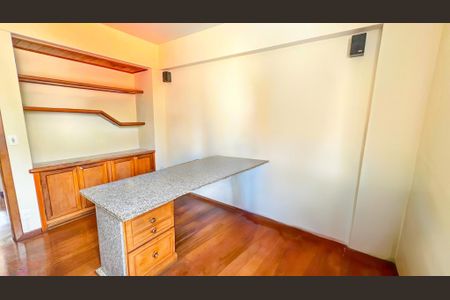 Apartamento à venda com 214m², 4 quartos e 2 vagasv