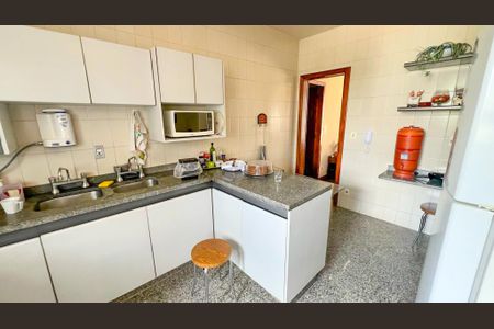 Apartamento à venda com 214m², 4 quartos e 2 vagasCozinha