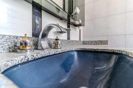 Casa à venda com 477m², 3 quartos e 4 vagasBanheiro da Suíte 2