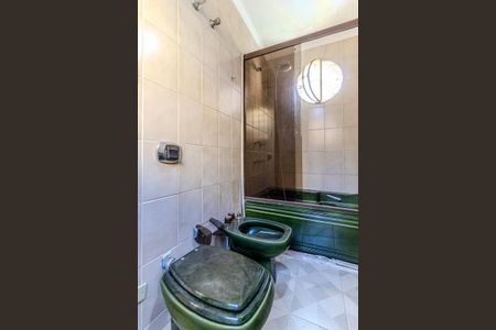 Casa à venda com 477m², 3 quartos e 4 vagasBanheiro da Suíte 1