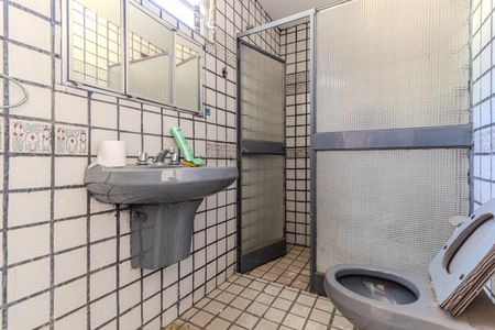 Casa à venda com 477m², 3 quartos e 4 vagasBanheiro da Edícula