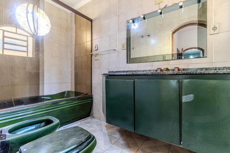 Casa à venda com 477m², 3 quartos e 4 vagasBanheiro da Suíte 1