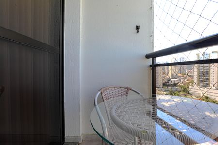 Apartamento para alugar com 66m², 2 quartos e 1 vagaSacada