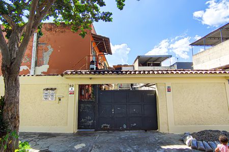 Casa de condomínio à venda com 60m², 2 quartos e 1 vaga Casa de condomínio à venda com 60m², 2 quartos e 1 vagaFachada