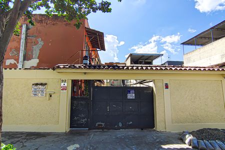 Casa de condomínio à venda com 60m², 2 quartos e 1 vaga Casa de condomínio à venda com 60m², 2 quartos e 1 vagaFachada