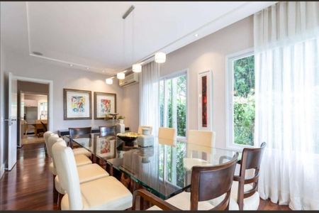 Casa de condomínio à venda com 502m², 4 quartos e 5 vagas