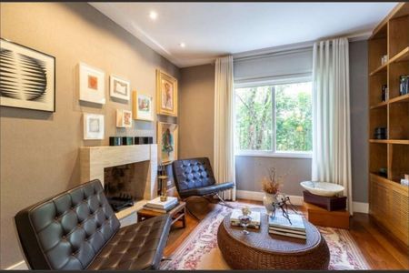 Casa de condomínio à venda com 502m², 4 quartos e 5 vagas