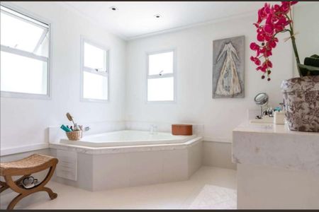 Casa de condomínio à venda com 502m², 4 quartos e 5 vagas